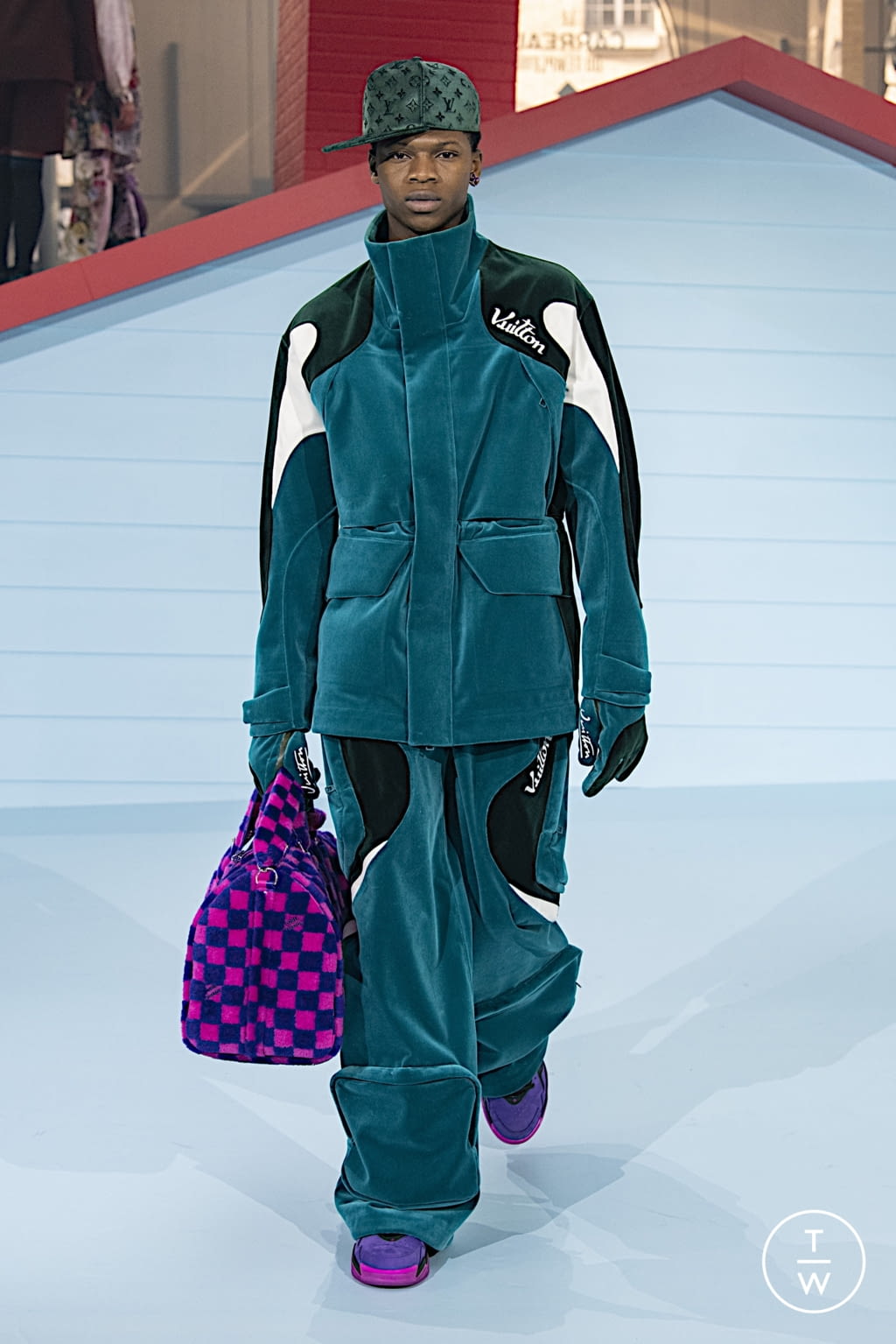 Fashion Week Paris Fall/Winter 2022 look 29 from the Louis Vuitton collection menswear