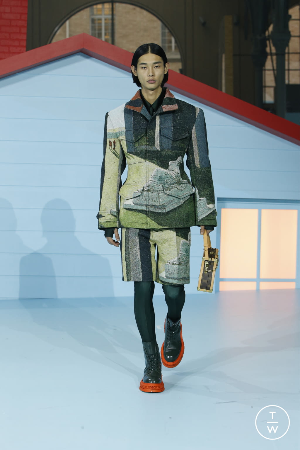 Fashion Week Paris Fall/Winter 2022 look 36 from the Louis Vuitton collection menswear