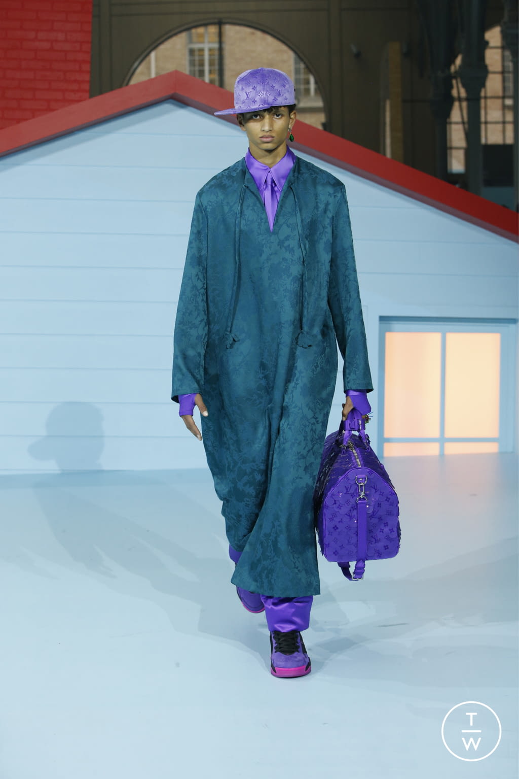 Fashion Week Paris Fall/Winter 2022 look 37 from the Louis Vuitton collection menswear