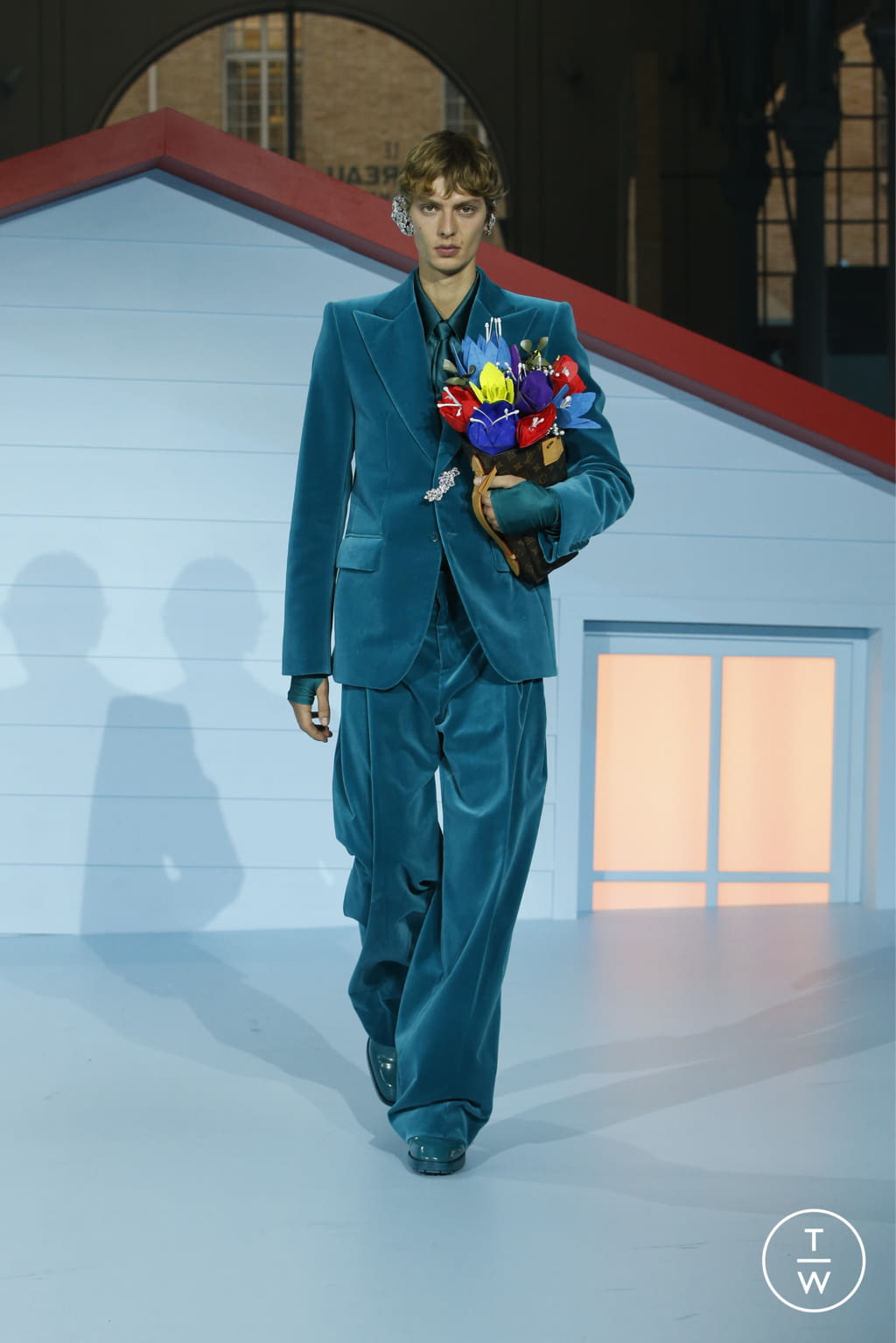 Fashion Week Paris Fall/Winter 2022 look 38 from the Louis Vuitton collection 男装
