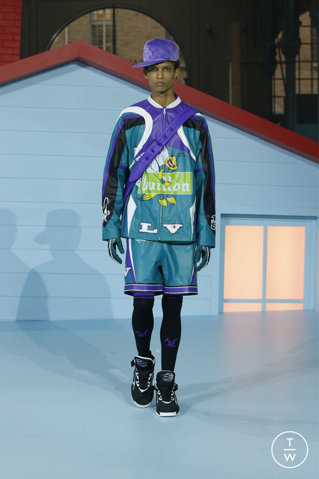 Fashion Week Paris Fall/Winter 2022 look 40 from the Louis Vuitton collection menswear