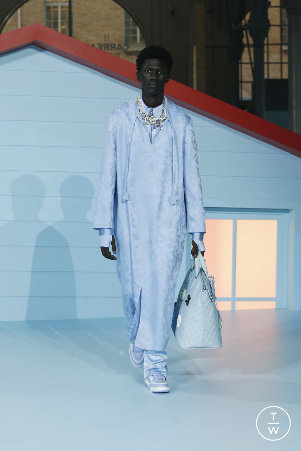 Fashion Week Paris Fall/Winter 2022 look 43 from the Louis Vuitton collection 男装