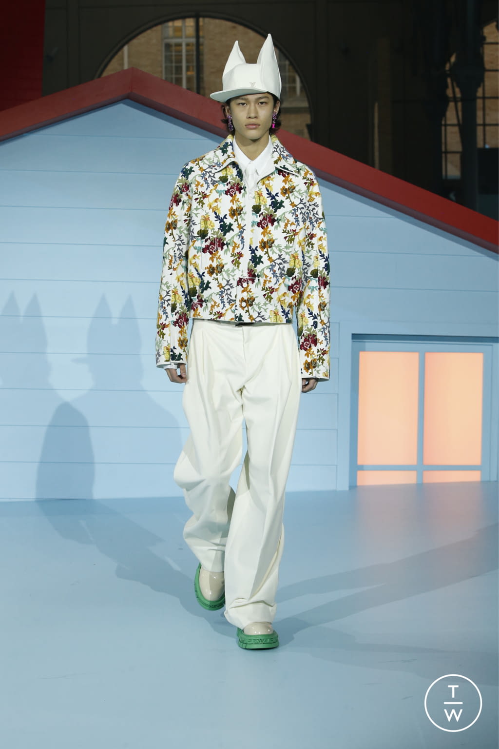 Fashion Week Paris Fall/Winter 2022 look 53 from the Louis Vuitton collection 男装