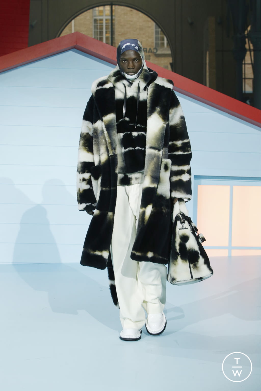 Fashion Week Paris Fall/Winter 2022 look 57 from the Louis Vuitton collection menswear