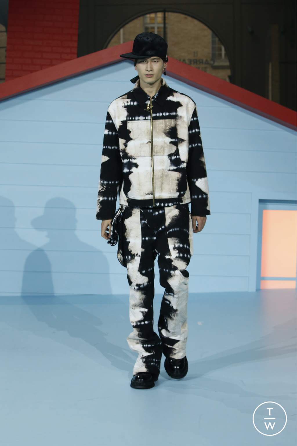 Fashion Week Paris Fall/Winter 2022 look 59 from the Louis Vuitton collection 男装