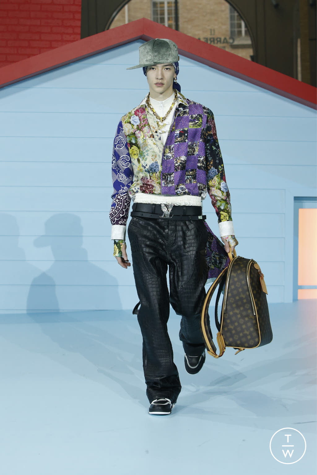 Fashion Week Paris Fall/Winter 2022 look 61 from the Louis Vuitton collection 男装