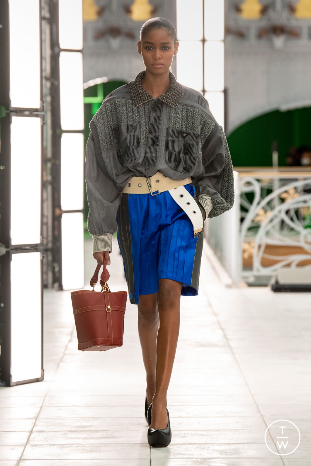 Fashion Week Paris Spring/Summer 2021 look 21 from the Louis Vuitton collection 女装