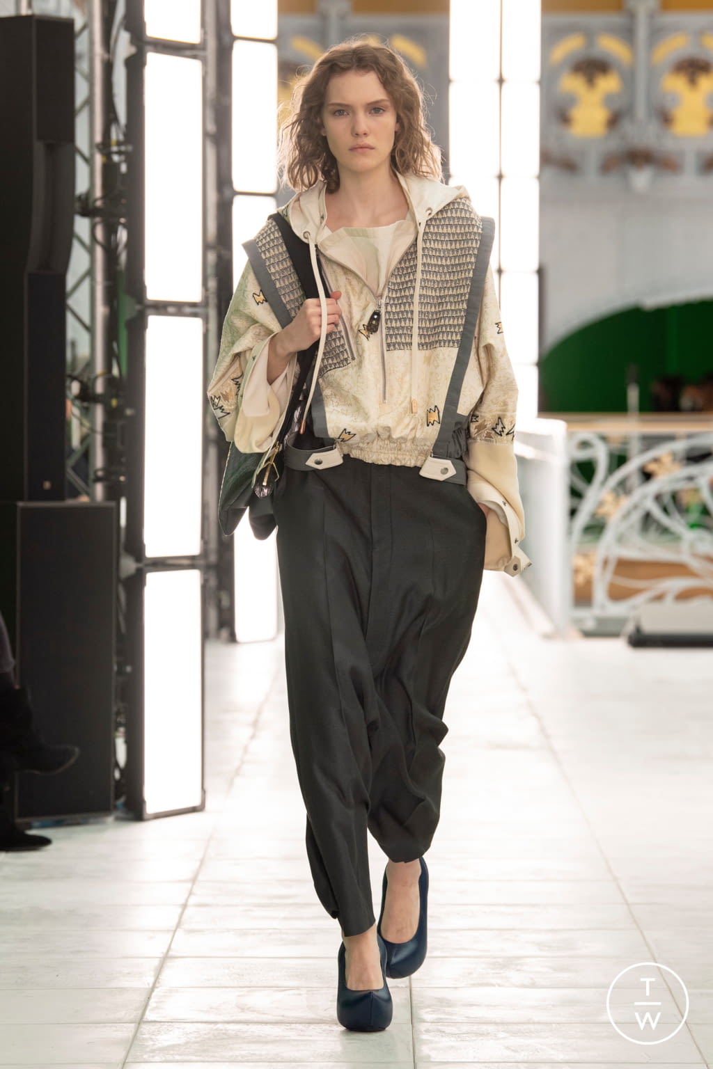 Fashion Week Paris Spring/Summer 2021 look 23 from the Louis Vuitton collection 女装