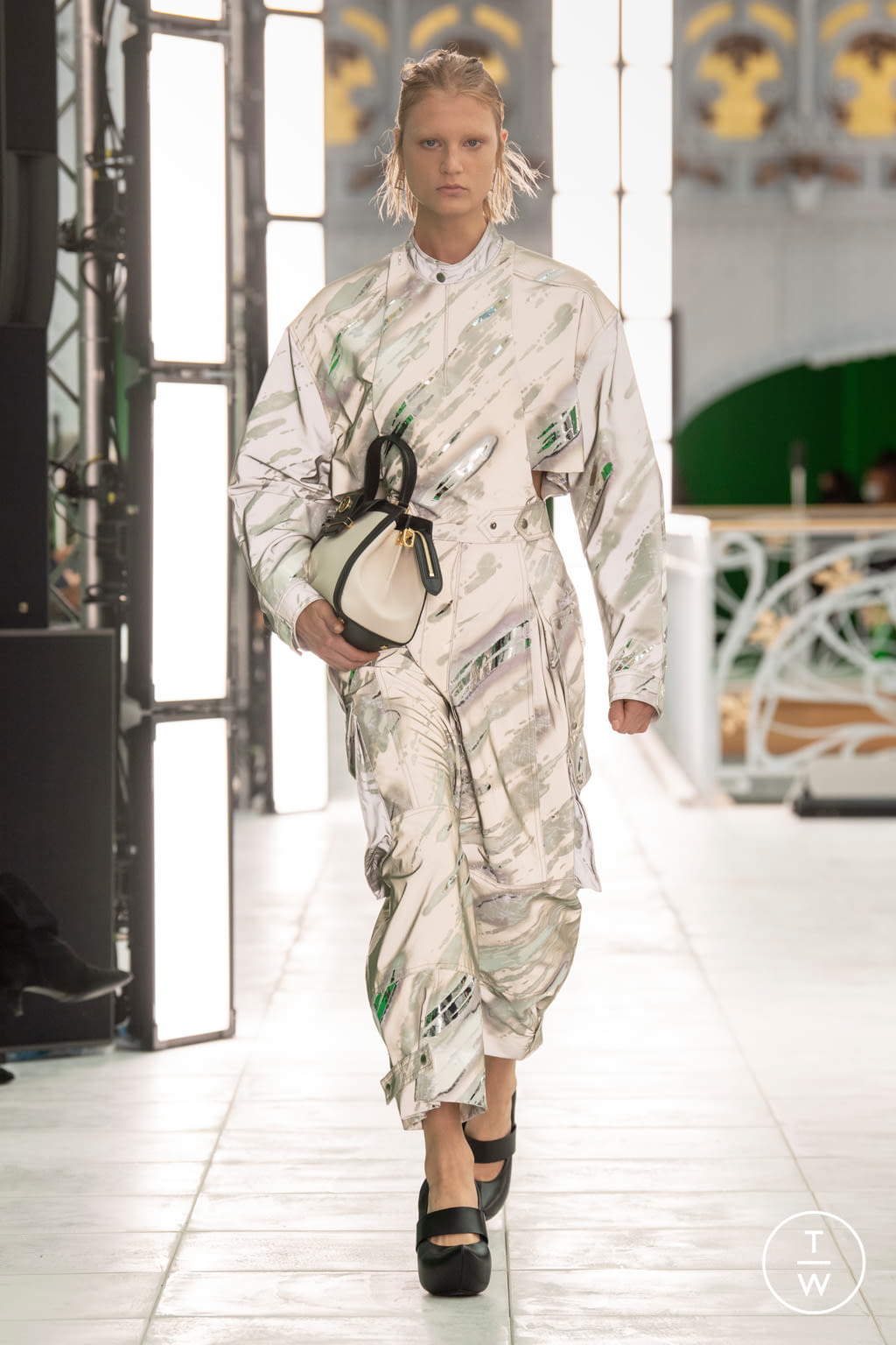 Fashion Week Paris Spring/Summer 2021 look 31 from the Louis Vuitton collection womenswear