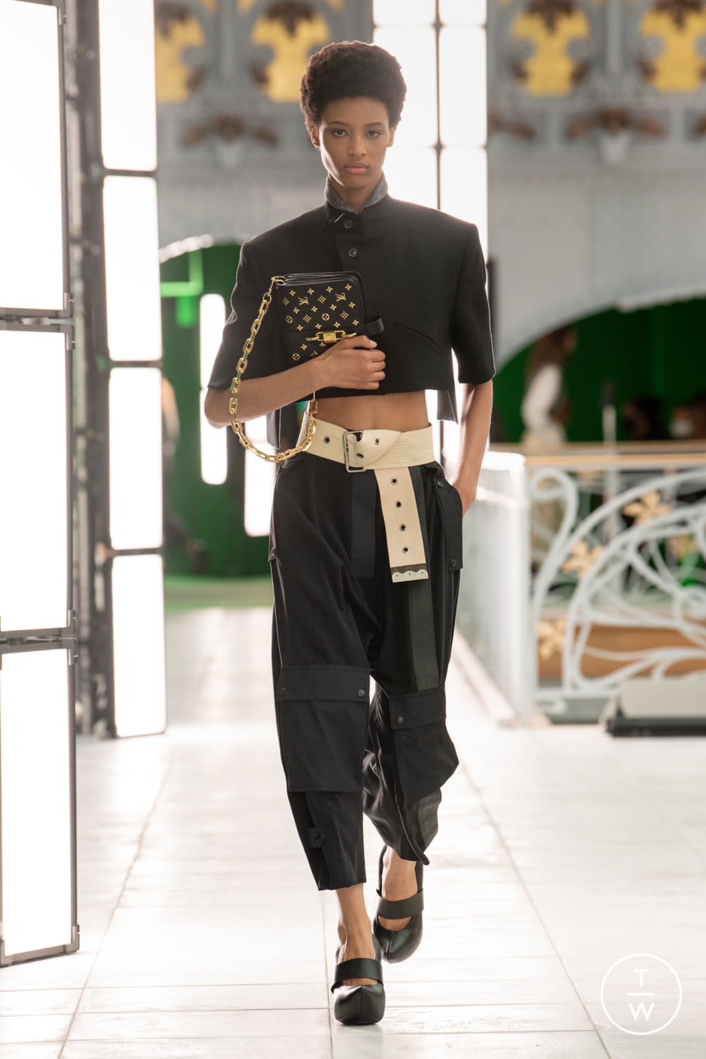 Fashion Week Paris Spring/Summer 2021 look 32 from the Louis Vuitton collection womenswear