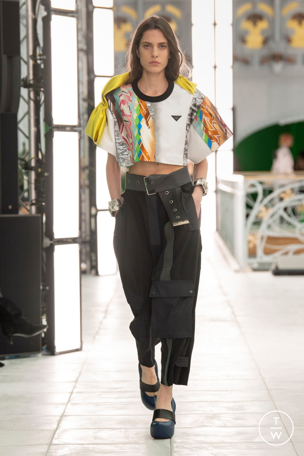 Fashion Week Paris Spring/Summer 2021 look 35 from the Louis Vuitton collection 女装