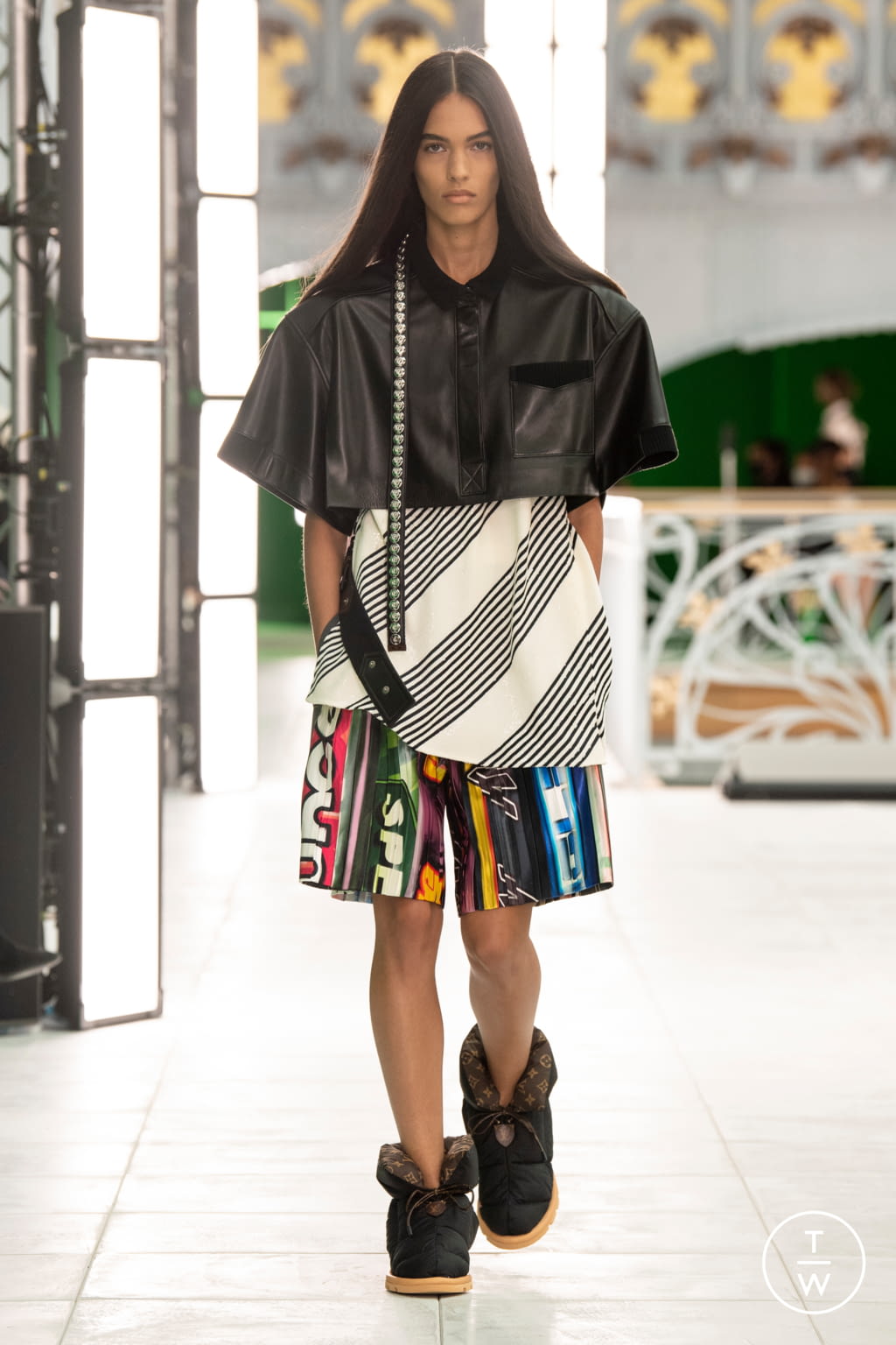 Fashion Week Paris Spring/Summer 2021 look 41 from the Louis Vuitton collection womenswear