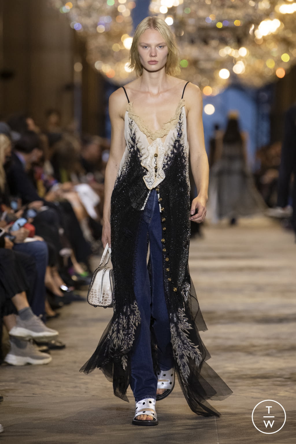 Fashion Week Paris Spring/Summer 2022 look 16 de la collection Louis Vuitton womenswear