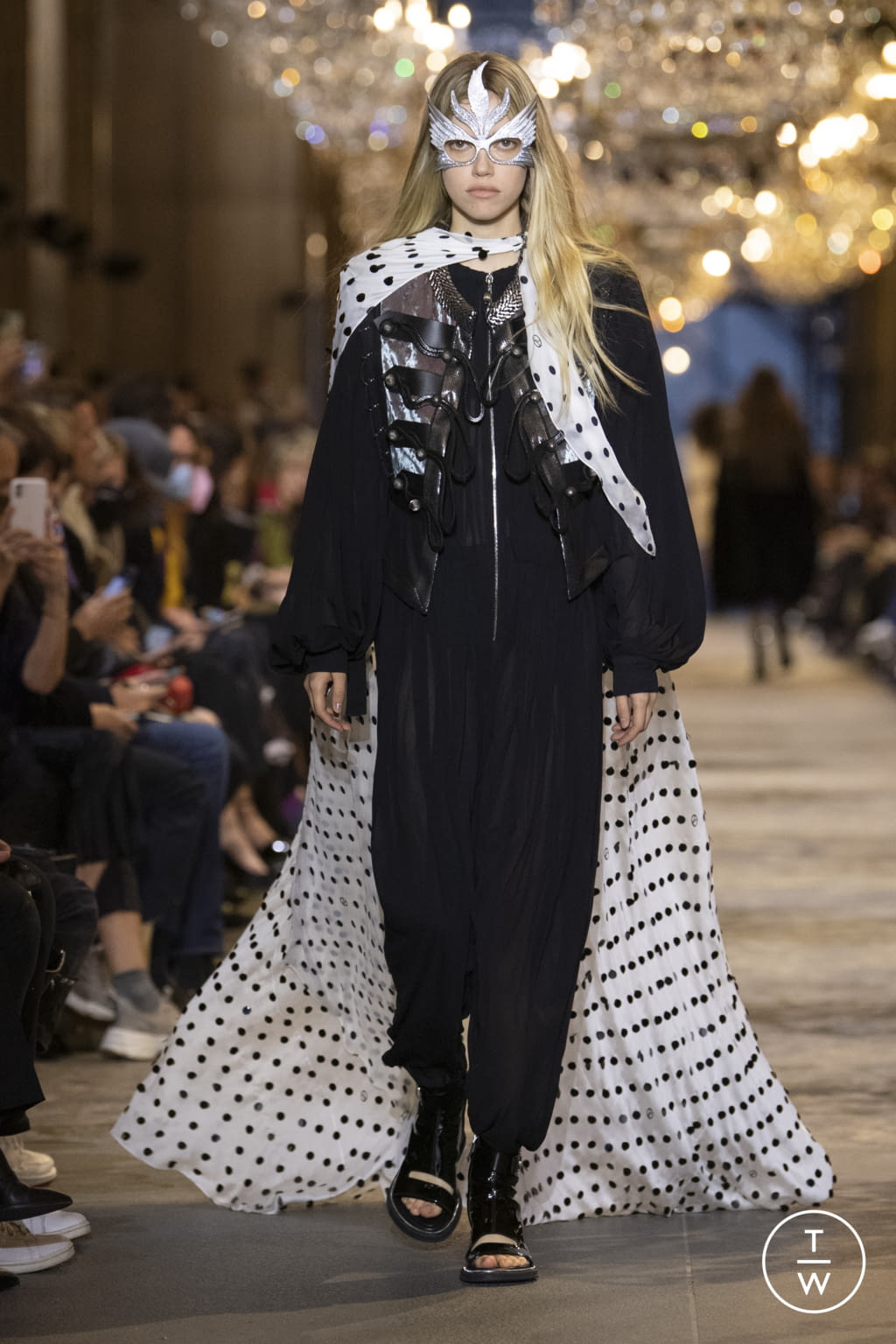 Fashion Week Paris Spring/Summer 2022 look 32 from the Louis Vuitton collection womenswear