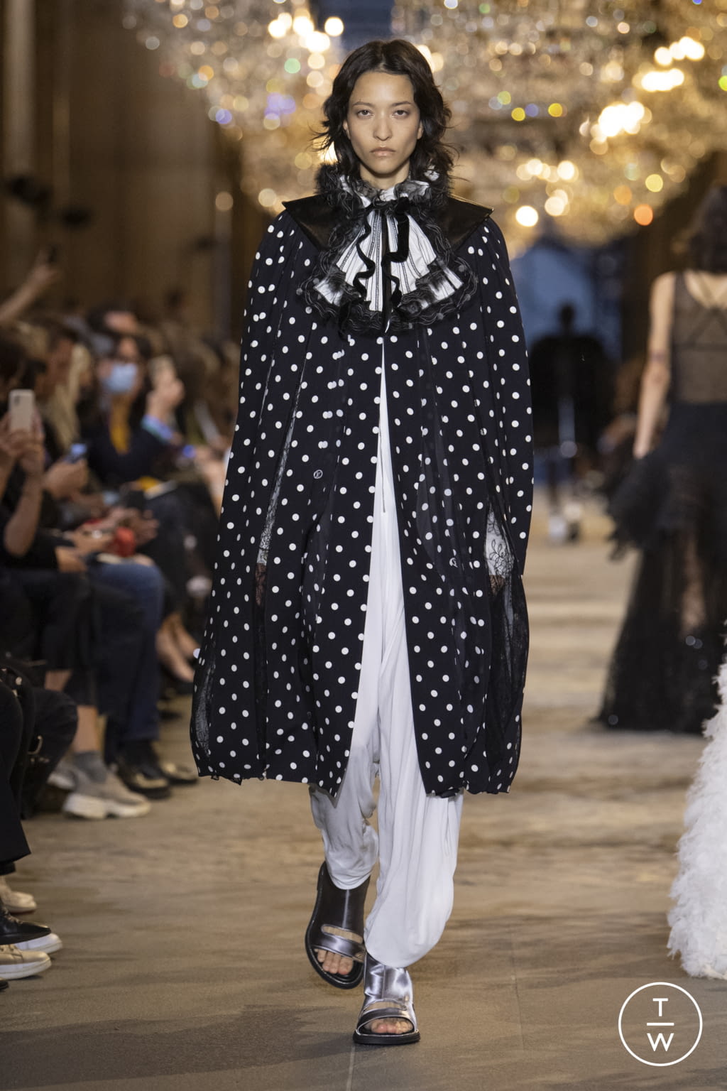 Fashion Week Paris Spring/Summer 2022 look 33 from the Louis Vuitton collection womenswear