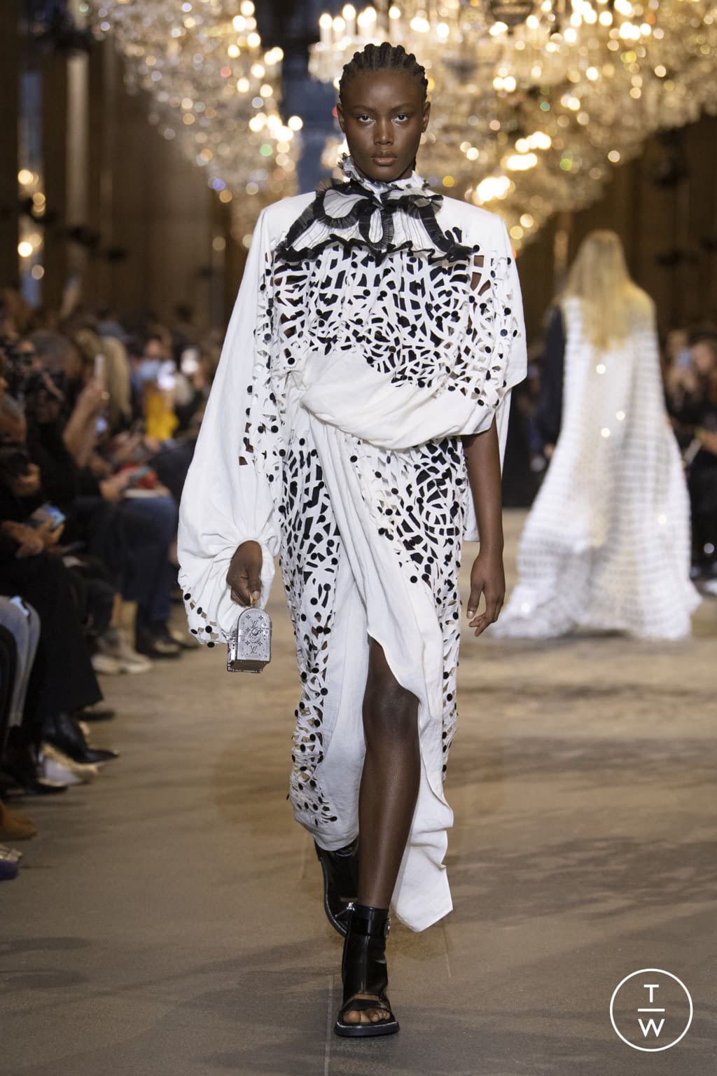 Fashion Week Paris Spring/Summer 2022 look 35 from the Louis Vuitton collection 女装