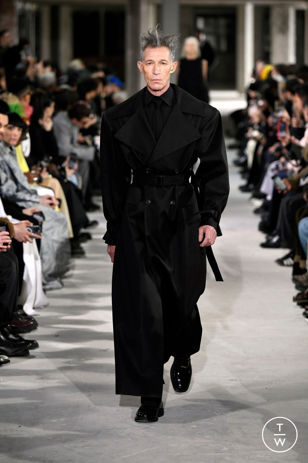 Fashion Week Paris Fall/Winter 2024 look 1 from the Louis Gabriel Nouchi collection 男装