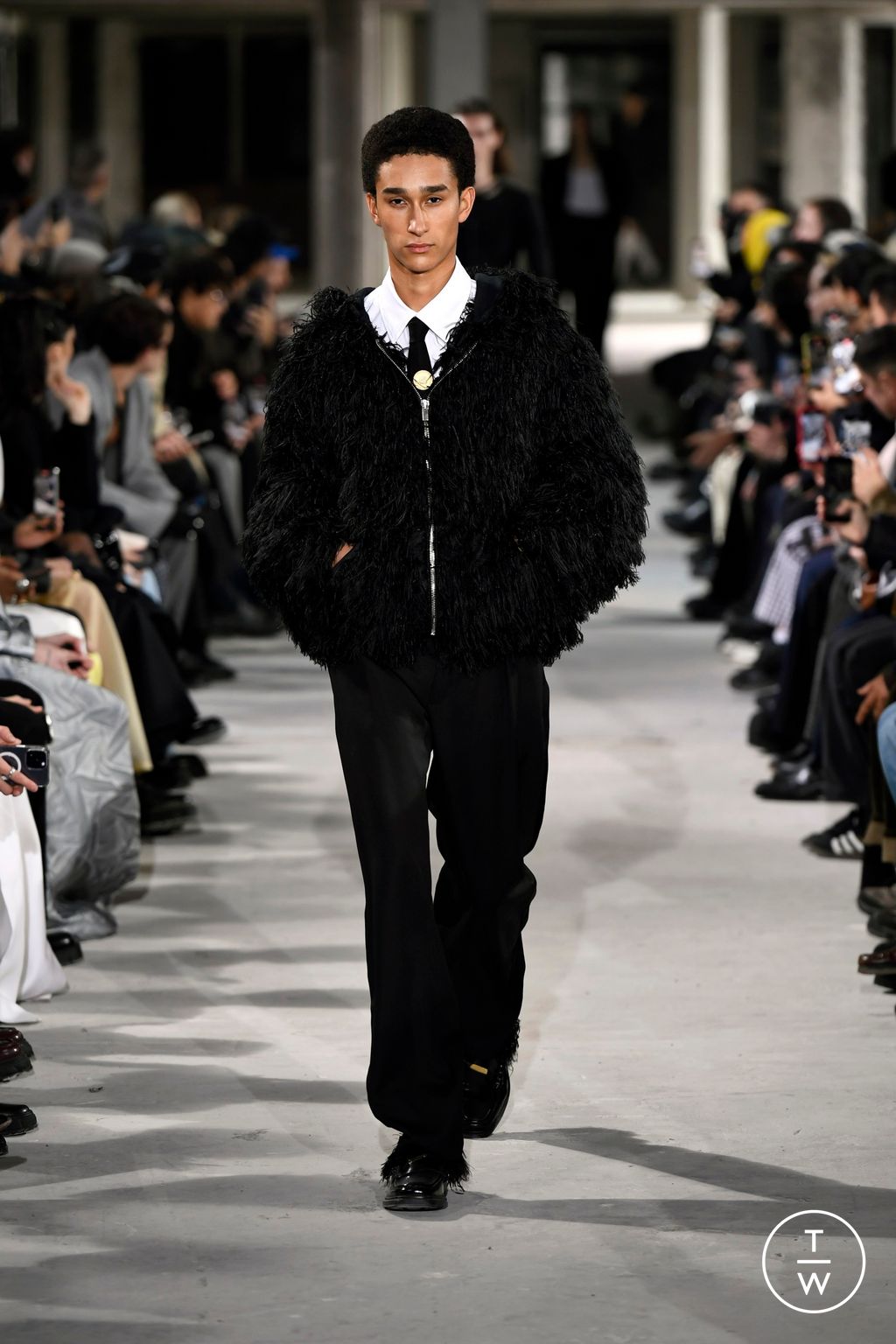 Fashion Week Paris Fall/Winter 2024 look 3 from the Louis Gabriel Nouchi collection menswear