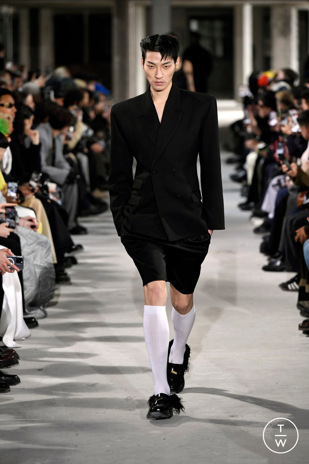 Fashion Week Paris Fall/Winter 2024 look 6 from the Louis Gabriel Nouchi collection menswear