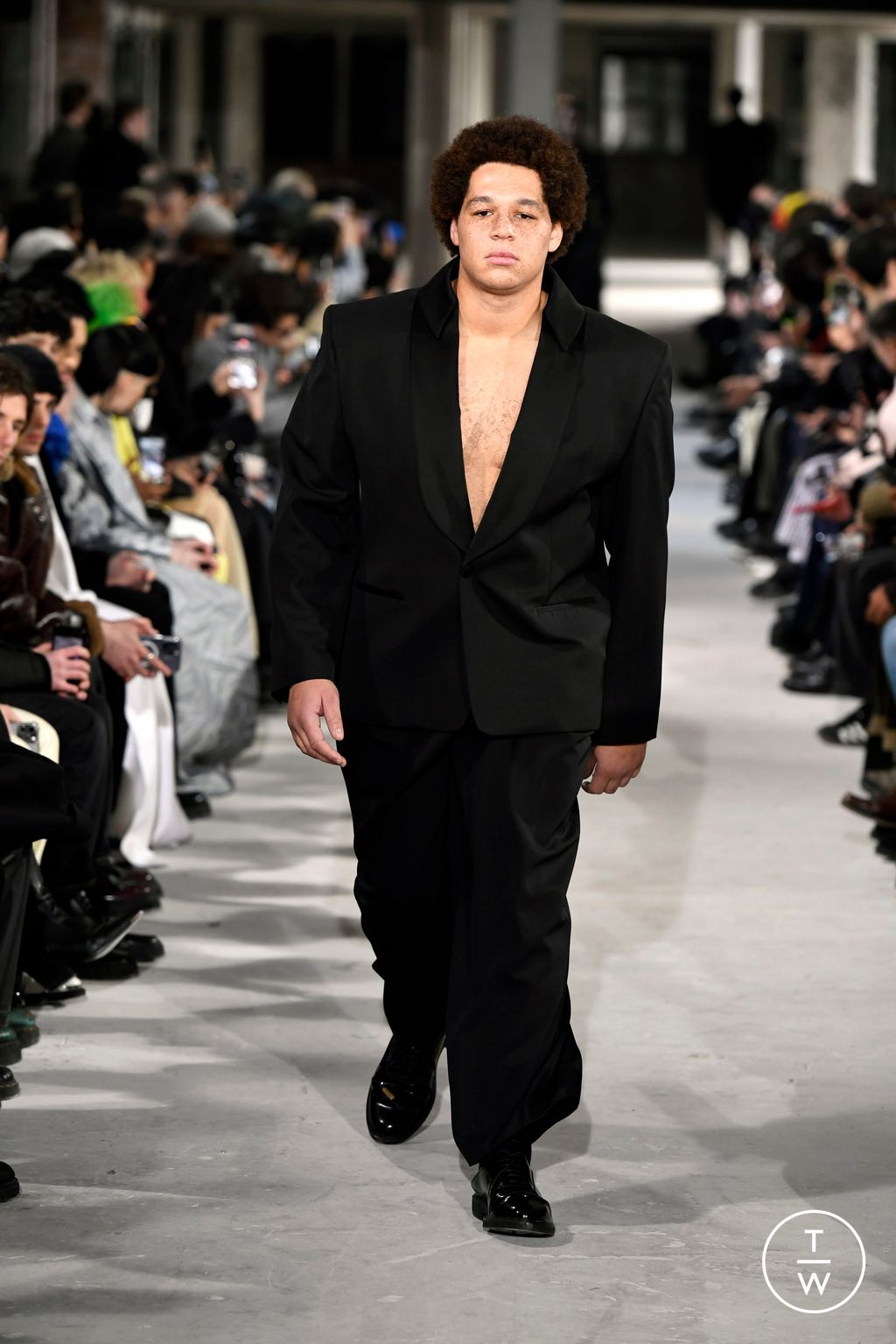 Fashion Week Paris Fall/Winter 2024 look 9 from the Louis Gabriel Nouchi collection menswear