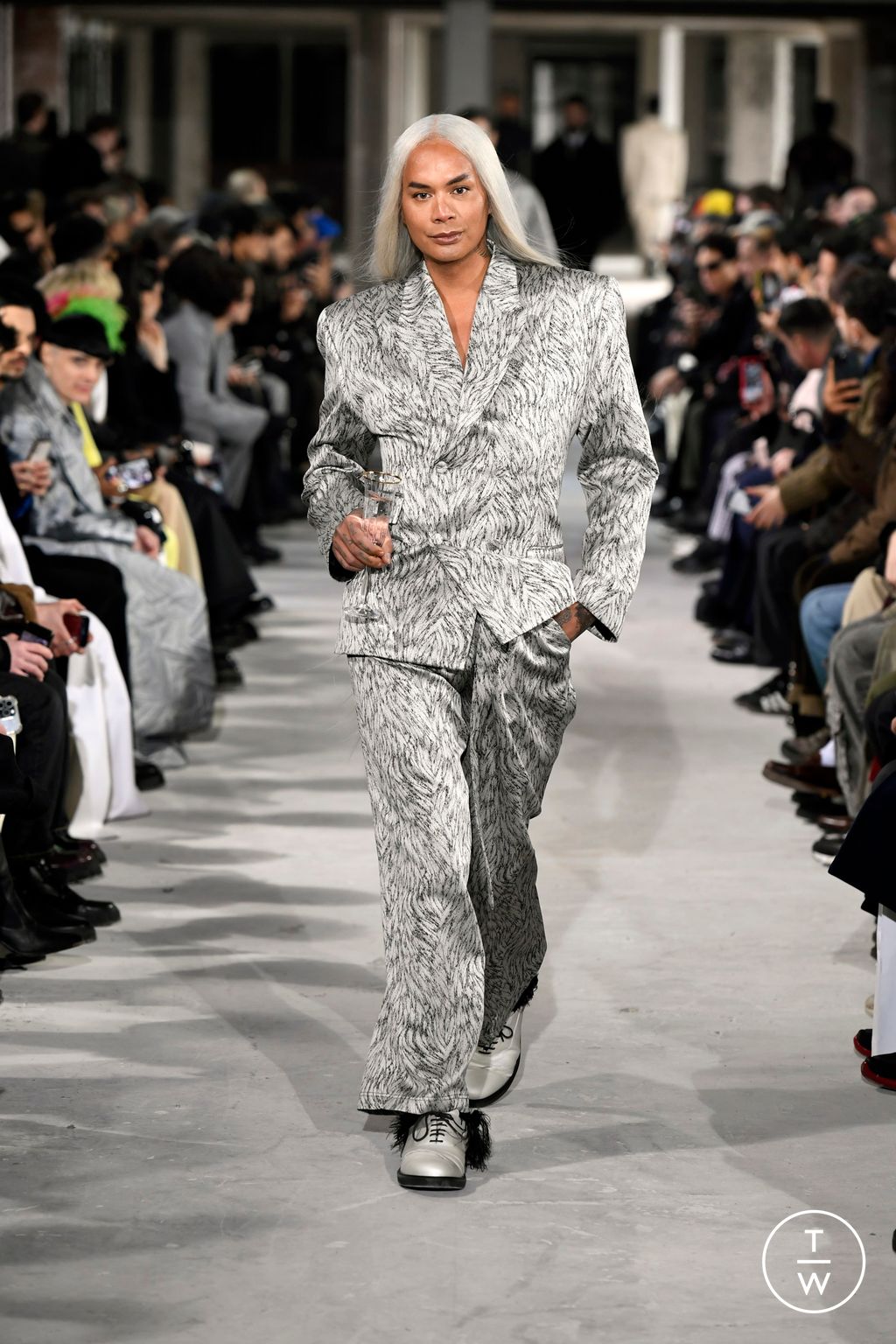 Fashion Week Paris Fall/Winter 2024 look 21 from the Louis Gabriel Nouchi collection menswear