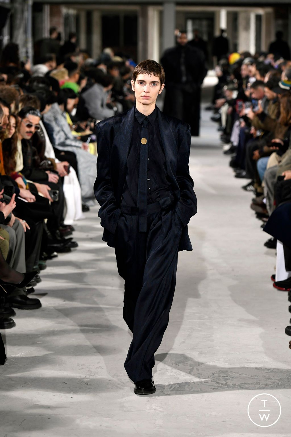 Fashion Week Paris Fall/Winter 2024 look 30 from the Louis Gabriel Nouchi collection menswear