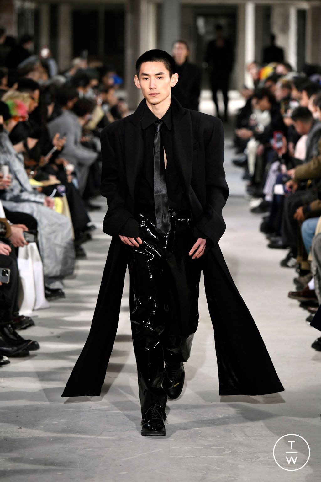 Fashion Week Paris Fall/Winter 2024 look 33 from the Louis Gabriel Nouchi collection menswear