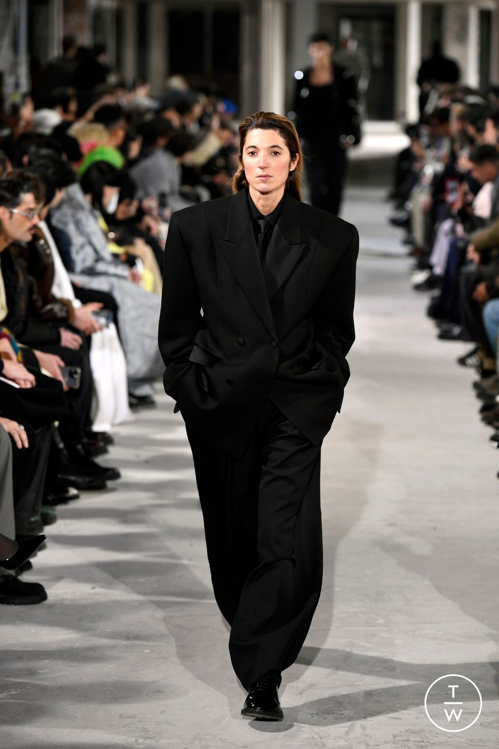Fashion Week Paris Fall/Winter 2024 look 34 from the Louis Gabriel Nouchi collection 男装