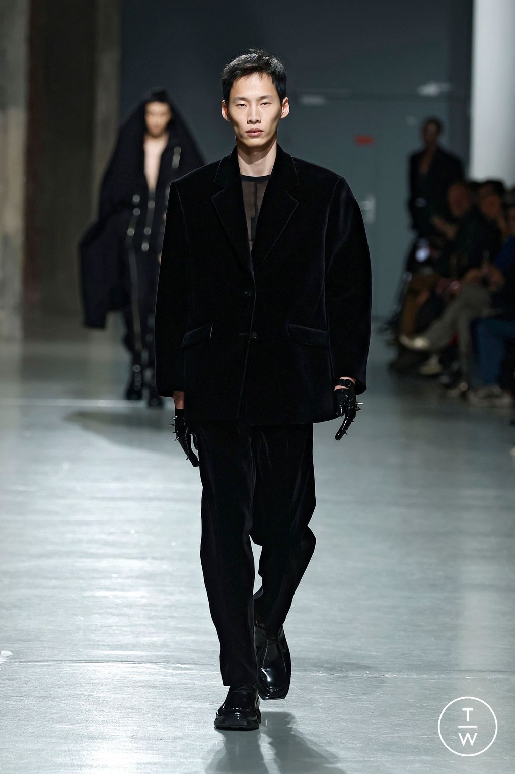 Fashion Week Paris Fall/Winter 2025 look 2 from the LGN Louis Gabriel Nouchi collection menswear