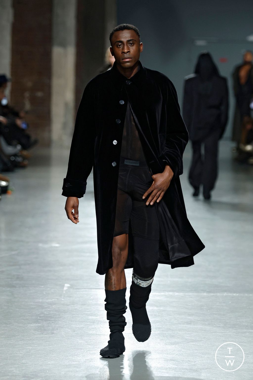 Fashion Week Paris Fall/Winter 2025 look 9 from the LGN Louis Gabriel Nouchi collection menswear