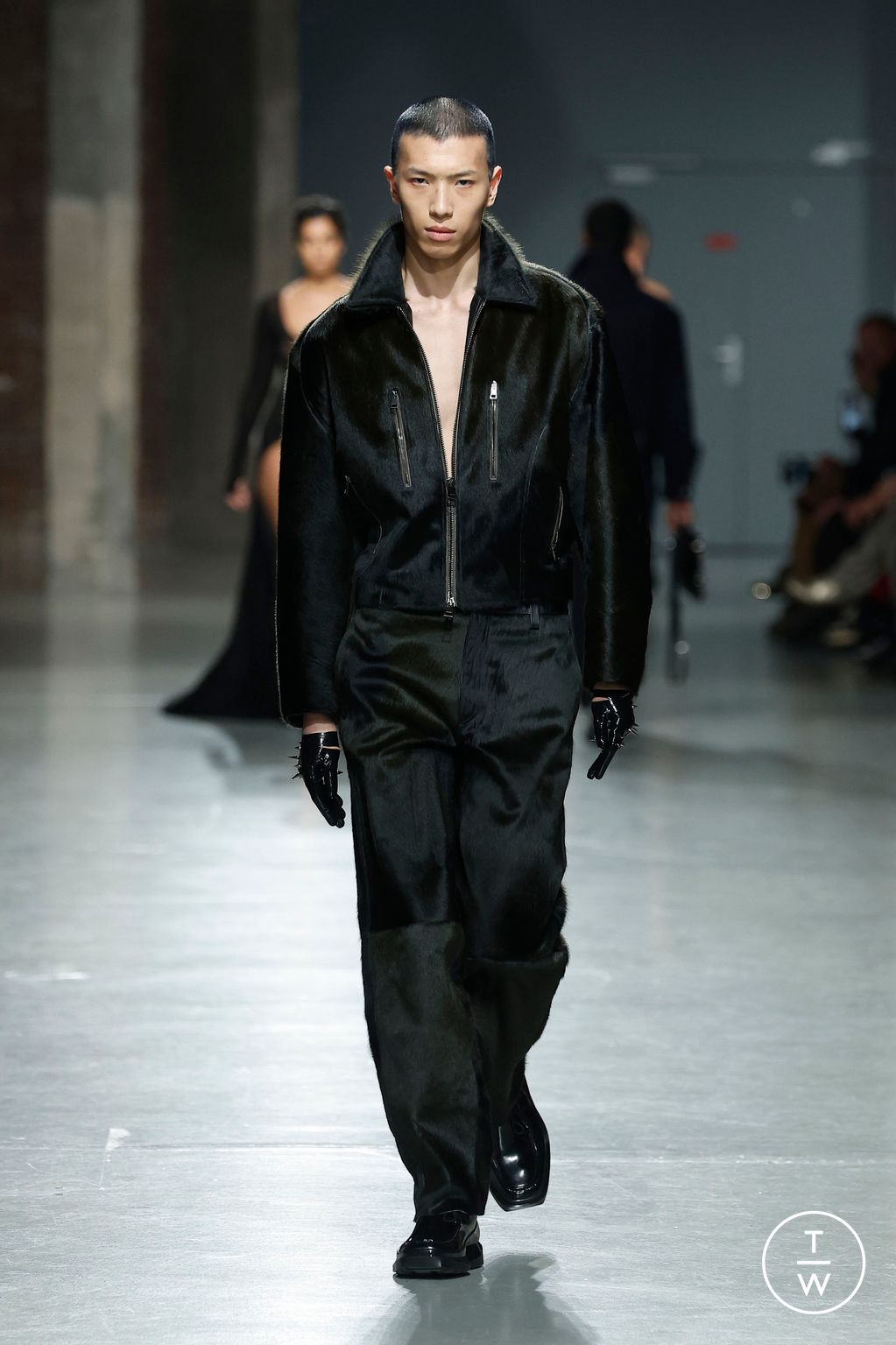 Fashion Week Paris Fall/Winter 2025 look 17 from the LGN Louis Gabriel Nouchi collection menswear