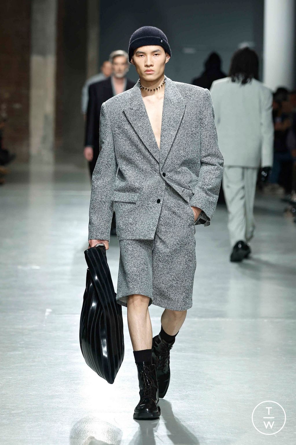 Fashion Week Paris Fall/Winter 2025 look 24 de la collection LGN Louis Gabriel Nouchi menswear