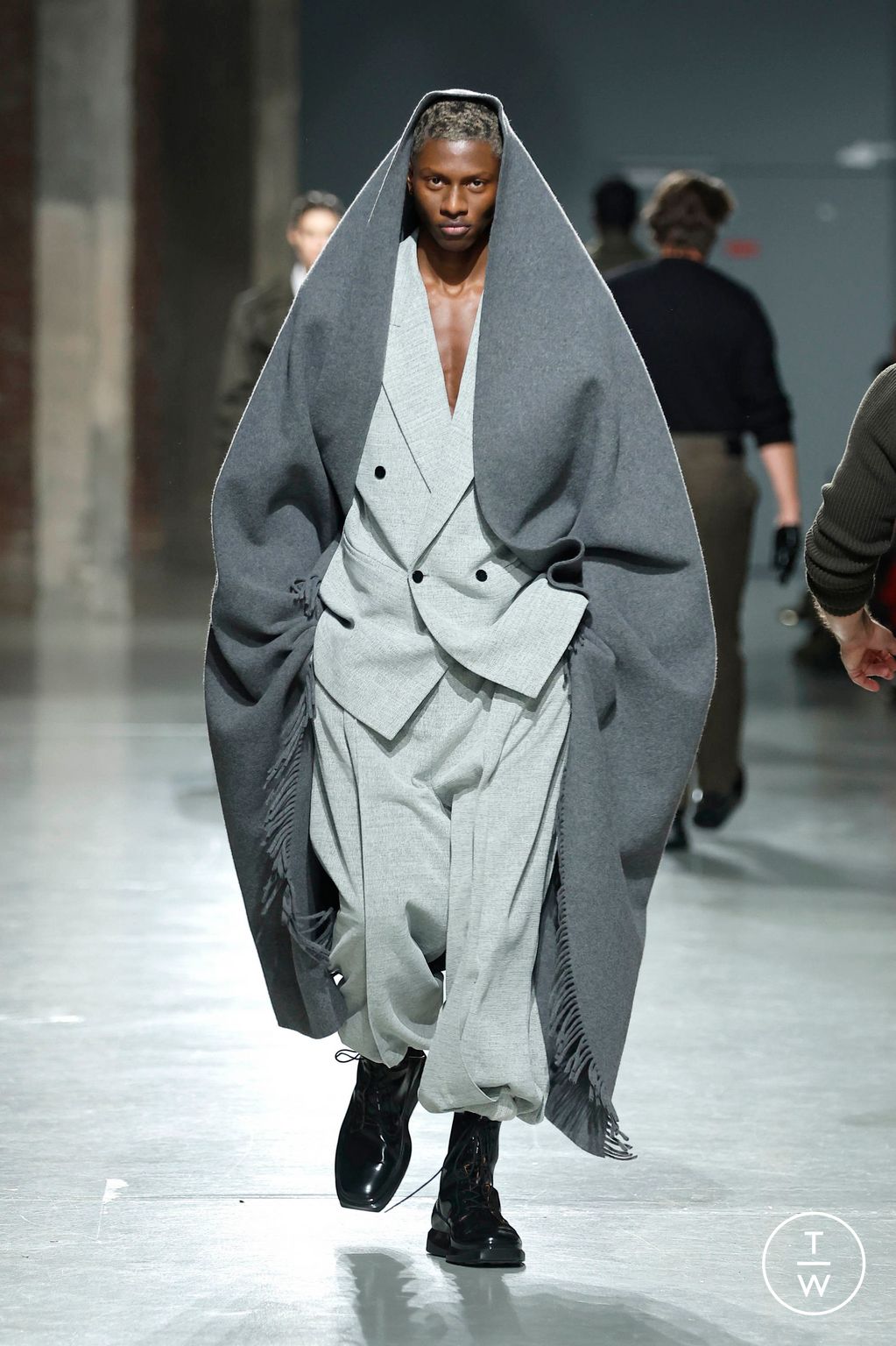 Fashion Week Paris Fall/Winter 2025 look 39 from the LGN Louis Gabriel Nouchi collection menswear