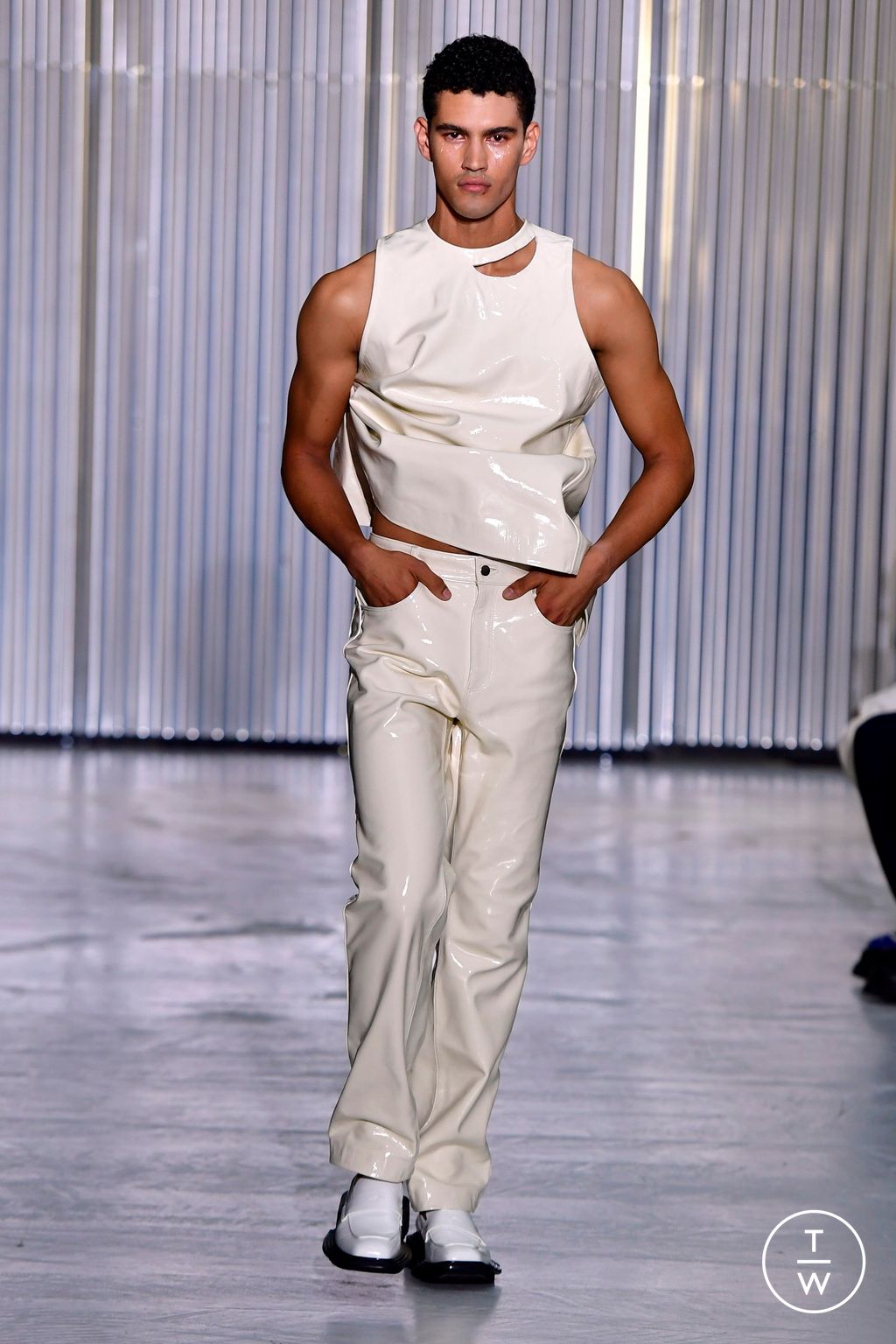 Fashion Week Paris Spring/Summer 2024 look 16 from the Louis Gabriel Nouchi collection 男装