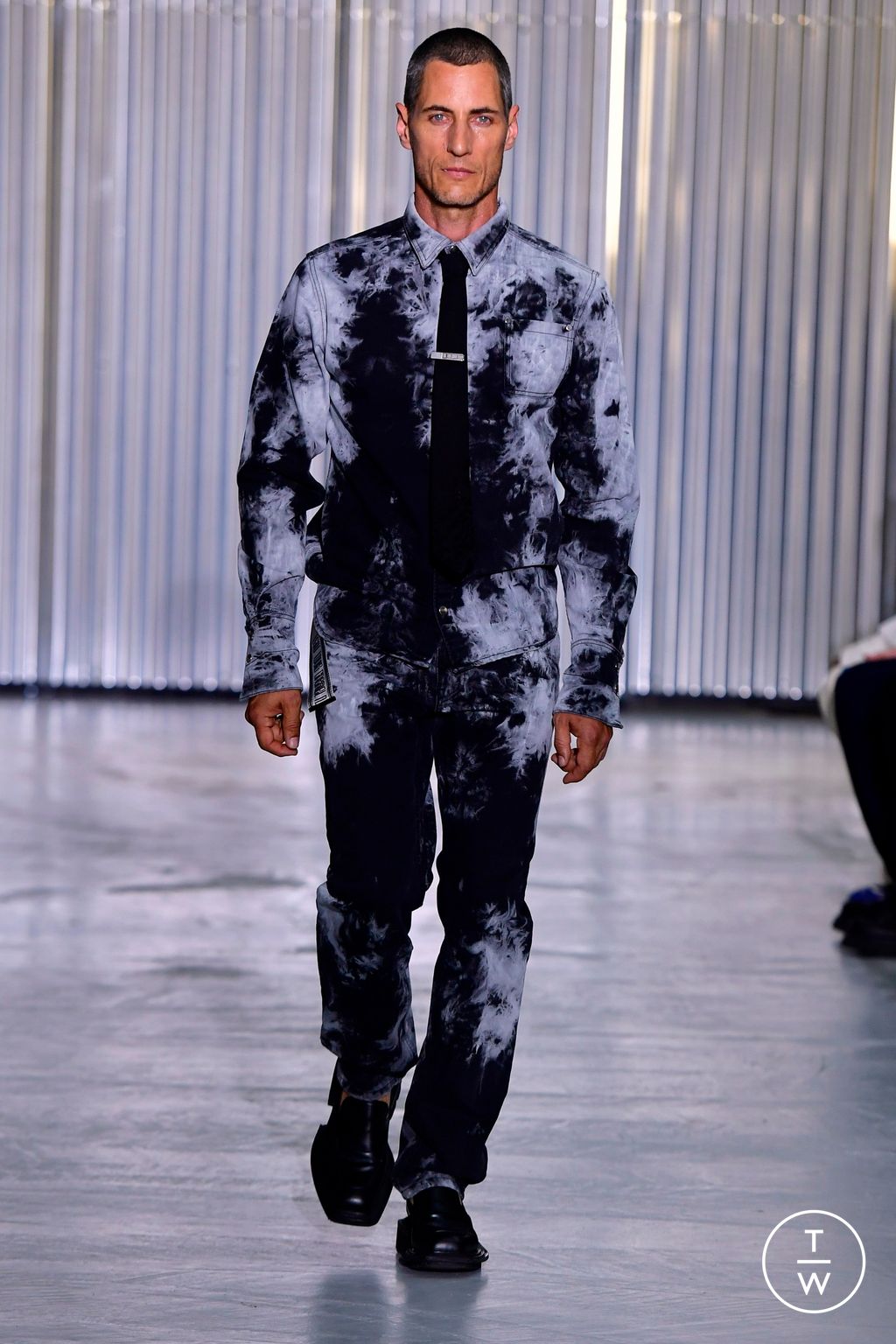 Fashion Week Paris Spring/Summer 2024 look 19 from the LGN Louis Gabriel Nouchi collection 男装