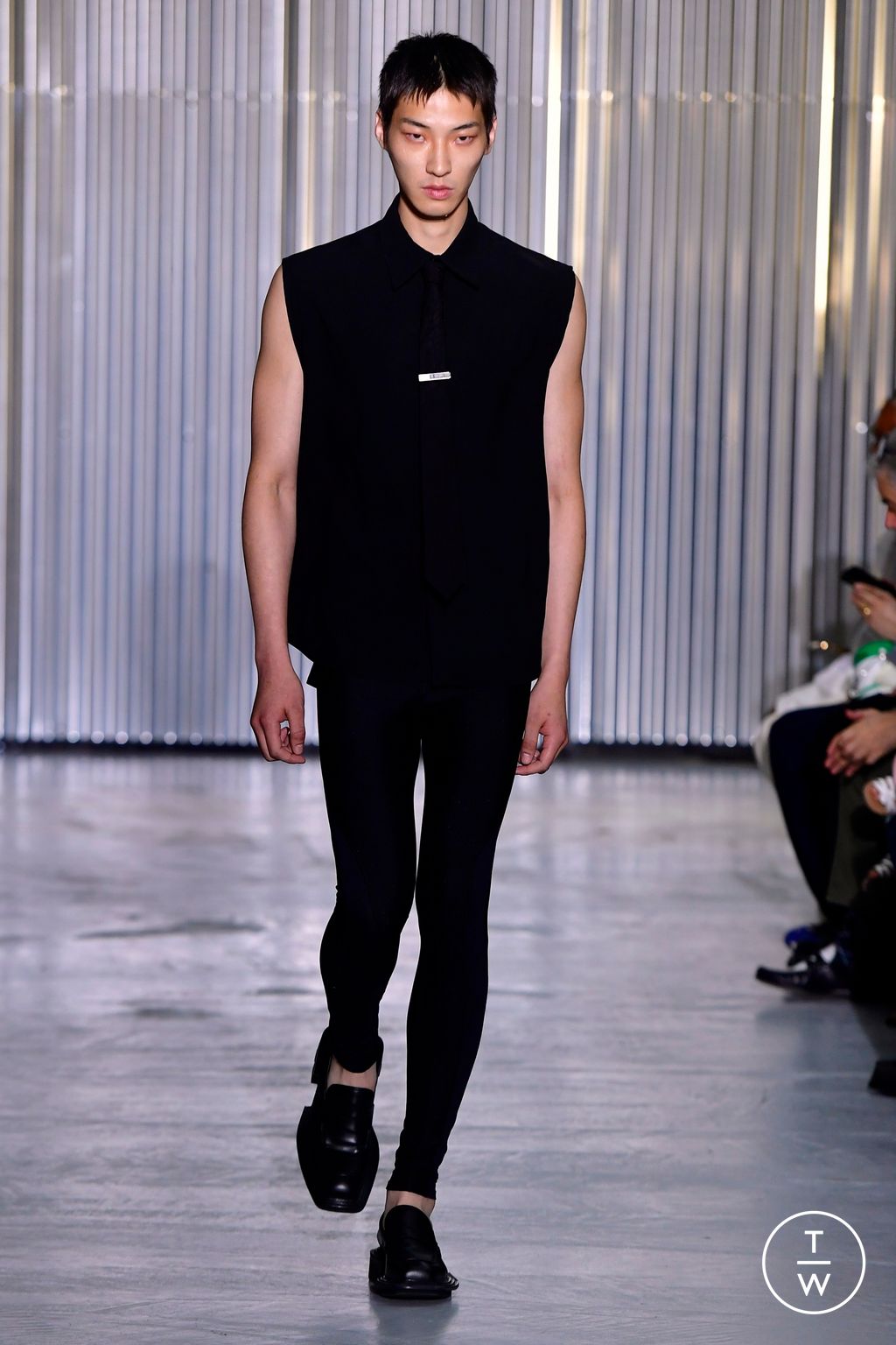 Fashion Week Paris Spring/Summer 2024 look 28 from the Louis Gabriel Nouchi collection 男装