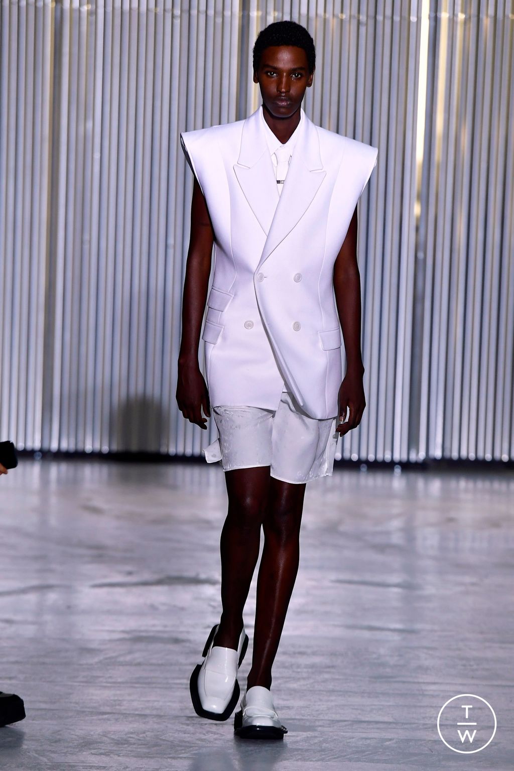 Fashion Week Paris Spring/Summer 2024 look 32 from the Louis Gabriel Nouchi collection menswear
