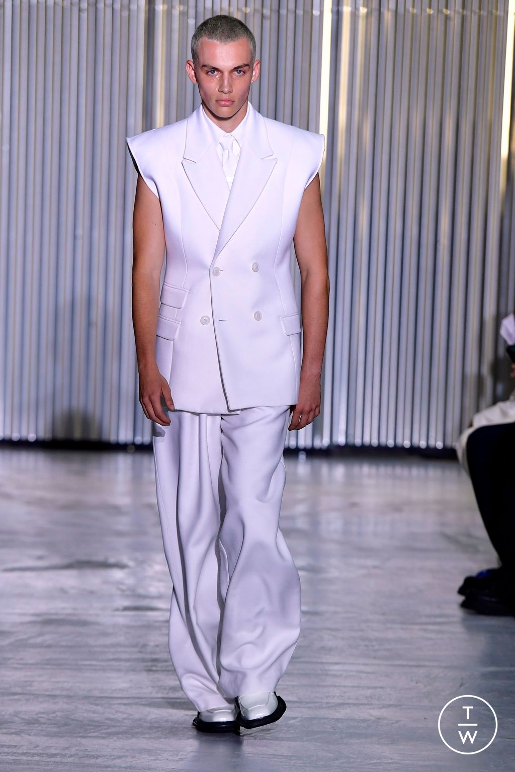 Fashion Week Paris Spring/Summer 2024 look 35 from the Louis Gabriel Nouchi collection 男装