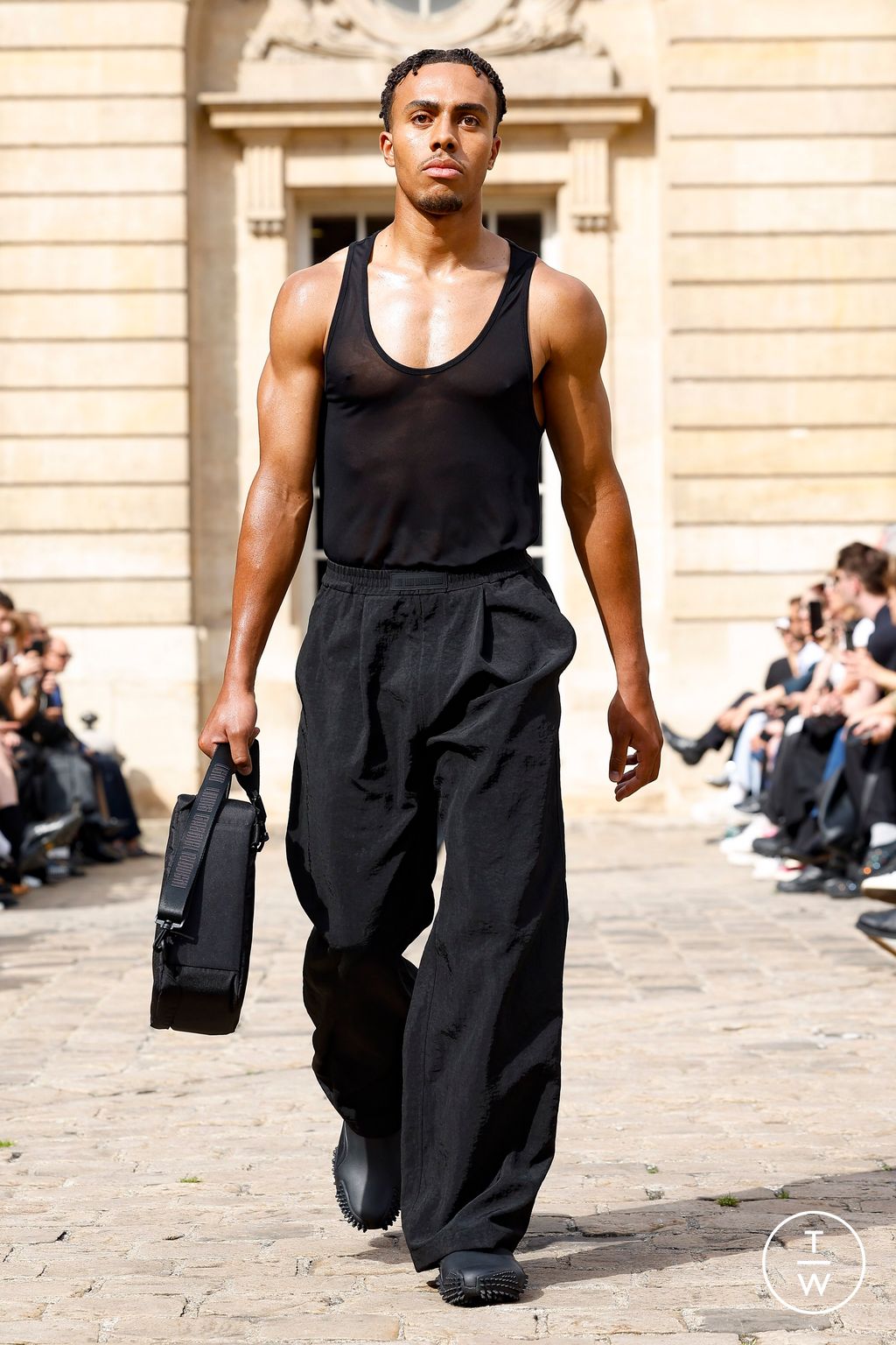 Fashion Week Paris Spring-Summer 2025 look 7 from the Louis Gabriel Nouchi collection 男装