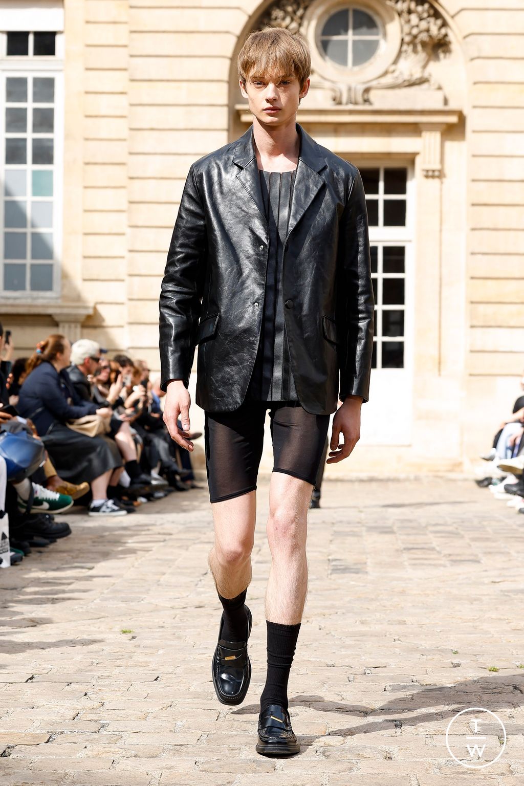 Fashion Week Paris Spring-Summer 2025 look 21 from the Louis Gabriel Nouchi collection 男装