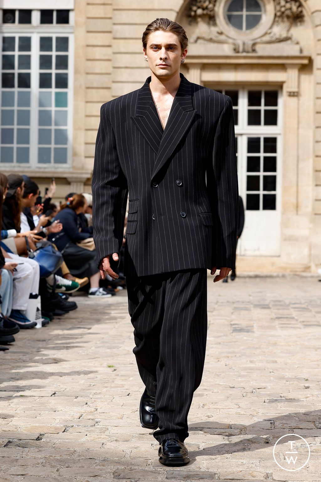 Fashion Week Paris Spring/Summer 2025 look 25 from the LGN Louis Gabriel Nouchi collection 男装