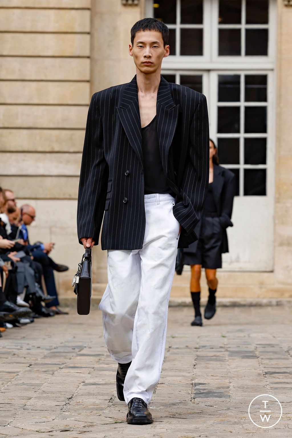 Fashion Week Paris Spring-Summer 2025 look 30 from the Louis Gabriel Nouchi collection menswear