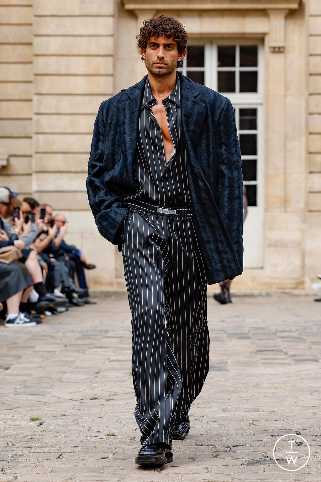 Fashion Week Paris Spring-Summer 2025 look 32 from the Louis Gabriel Nouchi collection 男装