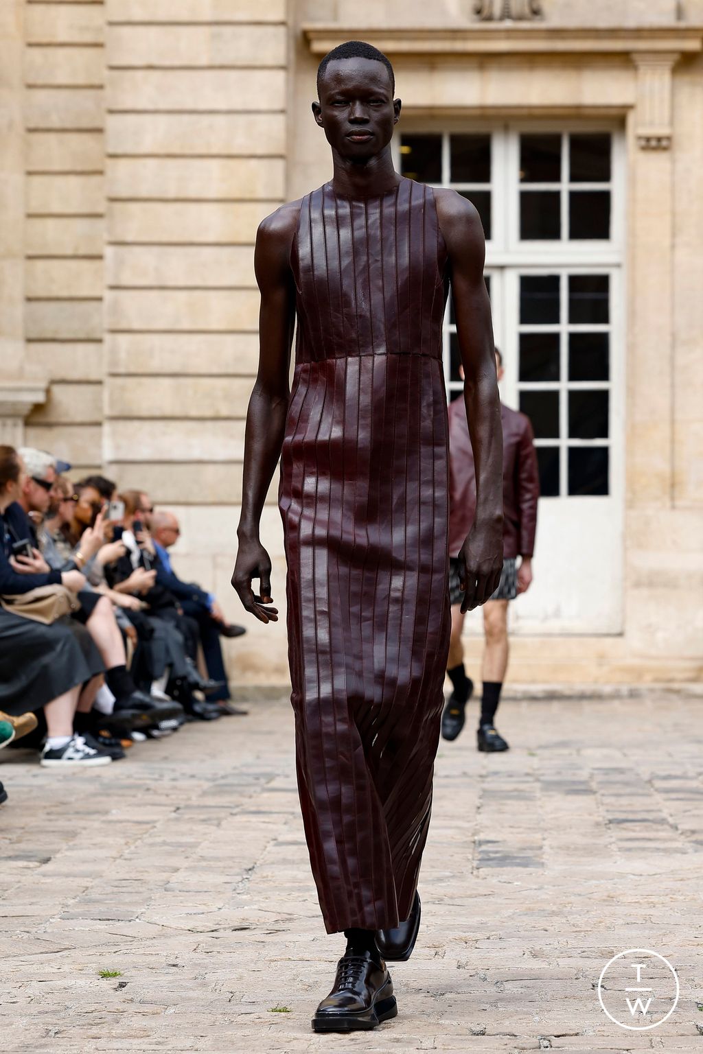 Fashion Week Paris Spring-Summer 2025 look 33 from the Louis Gabriel Nouchi collection 男装