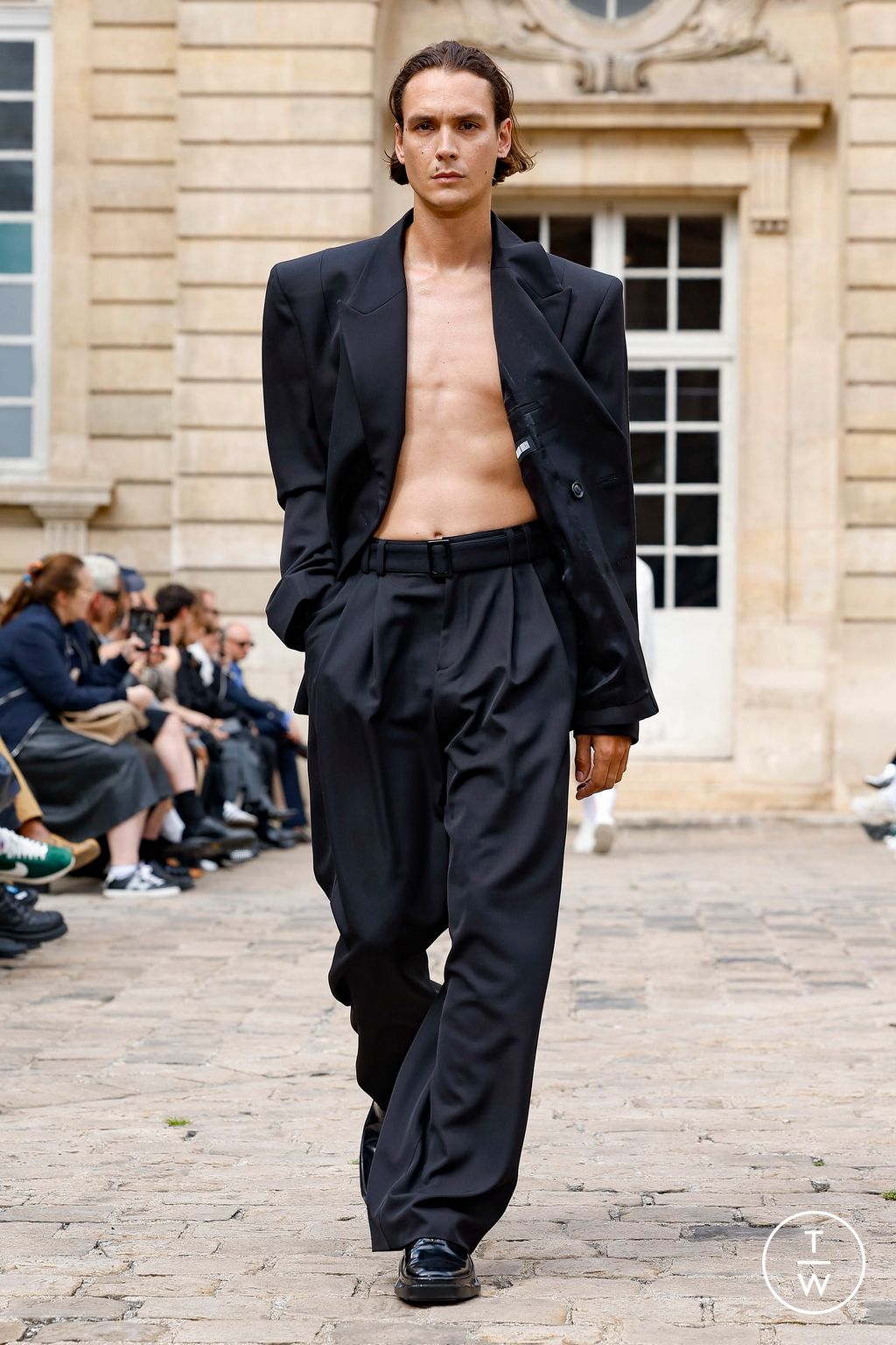 Fashion Week Paris Spring-Summer 2025 look 35 from the Louis Gabriel Nouchi collection menswear