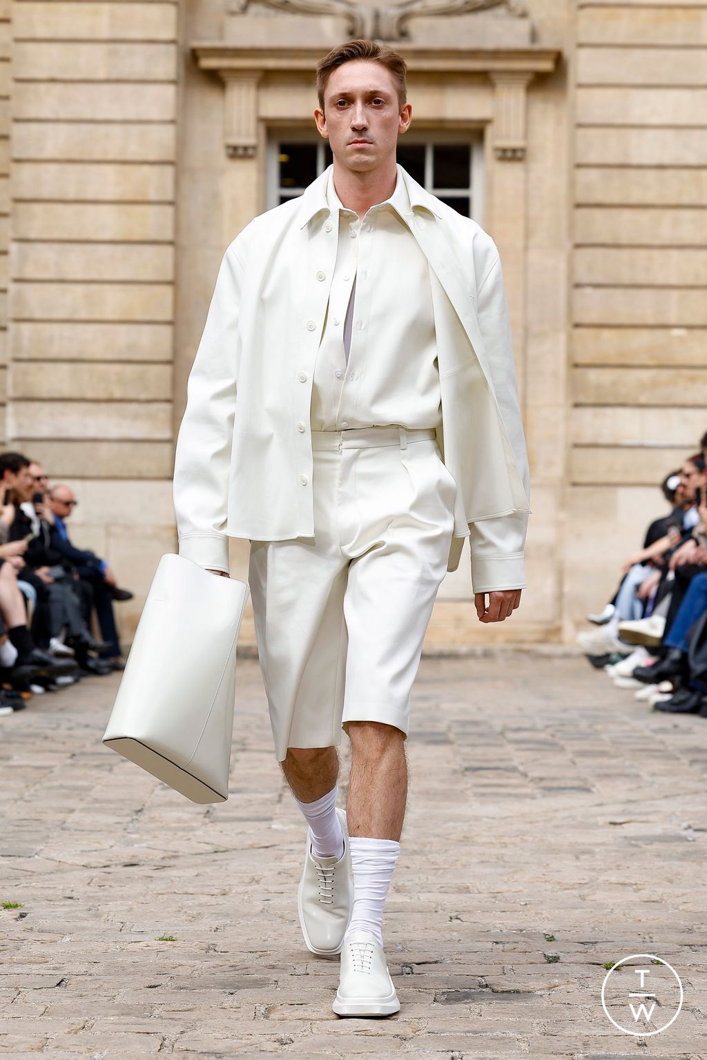 Fashion Week Paris Spring-Summer 2025 look 36 from the Louis Gabriel Nouchi collection 男装