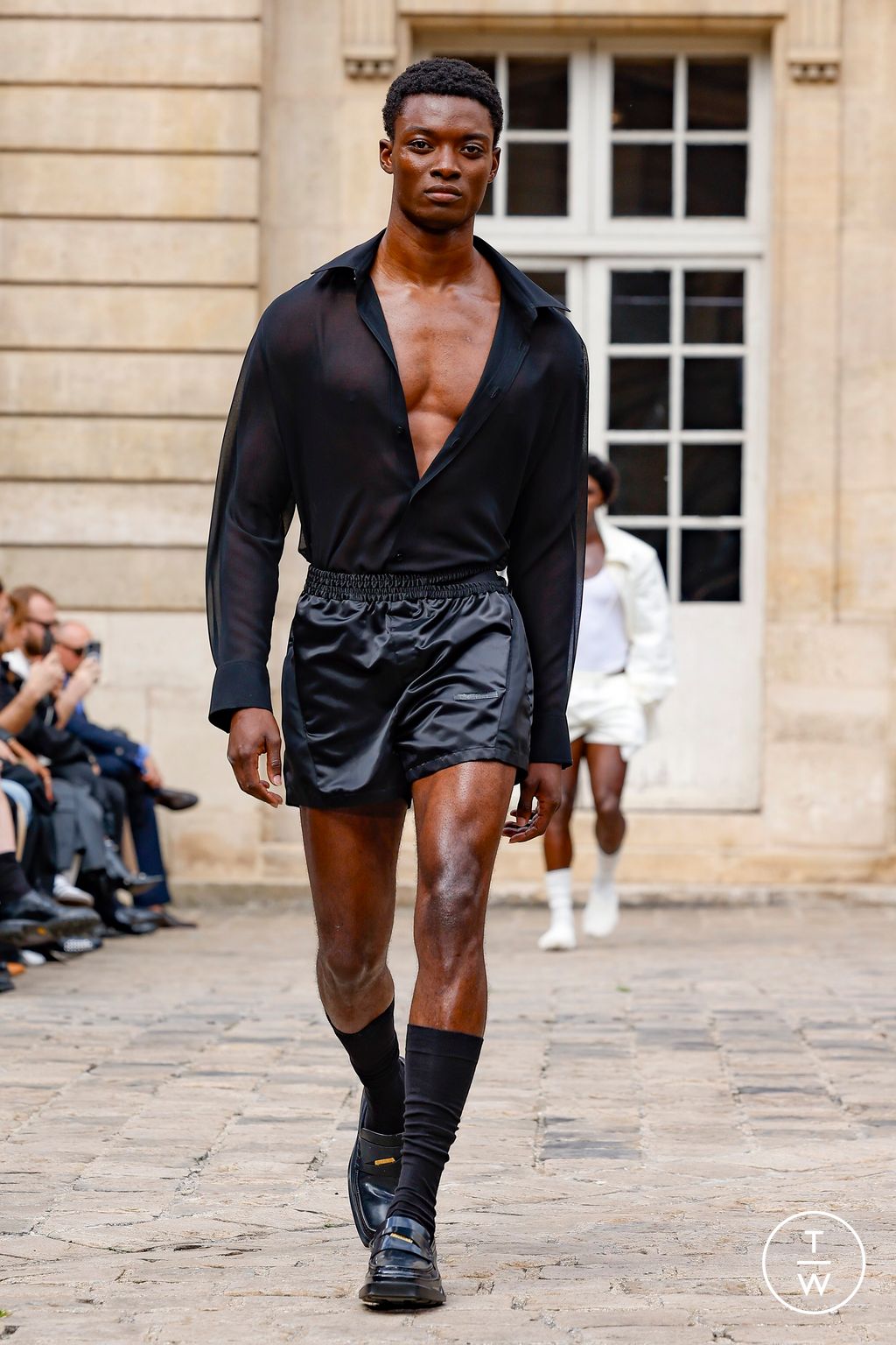 Fashion Week Paris Spring-Summer 2025 look 39 from the Louis Gabriel Nouchi collection 男装