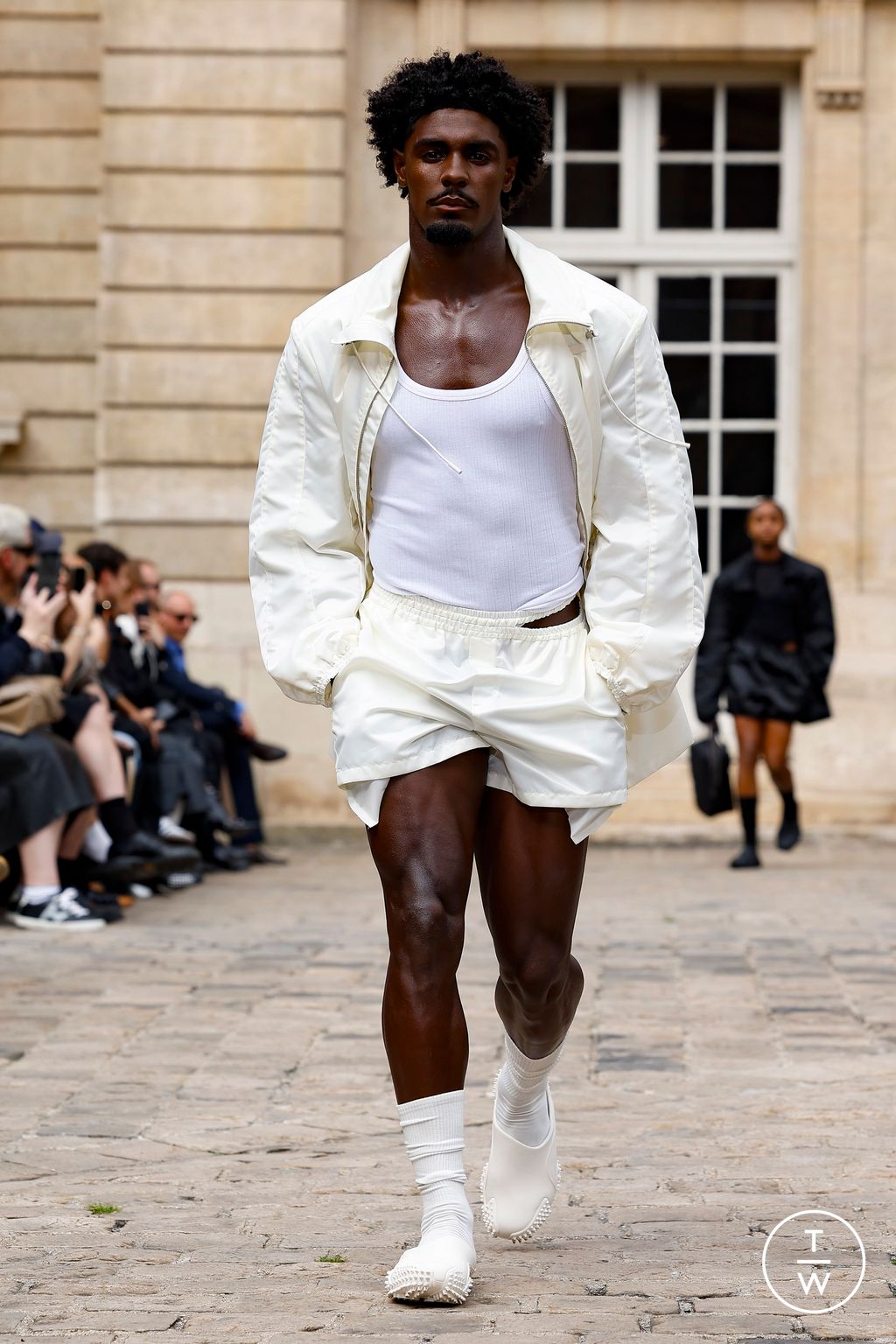 Fashion Week Paris Spring-Summer 2025 look 40 from the Louis Gabriel Nouchi collection 男装