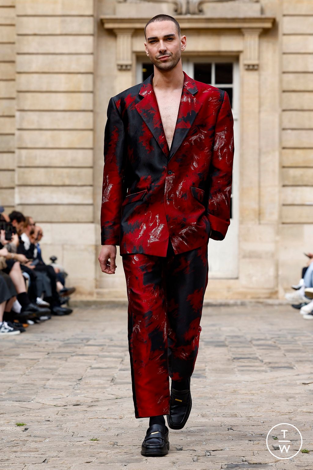 Fashion Week Paris Spring-Summer 2025 look 47 from the Louis Gabriel Nouchi collection 男装