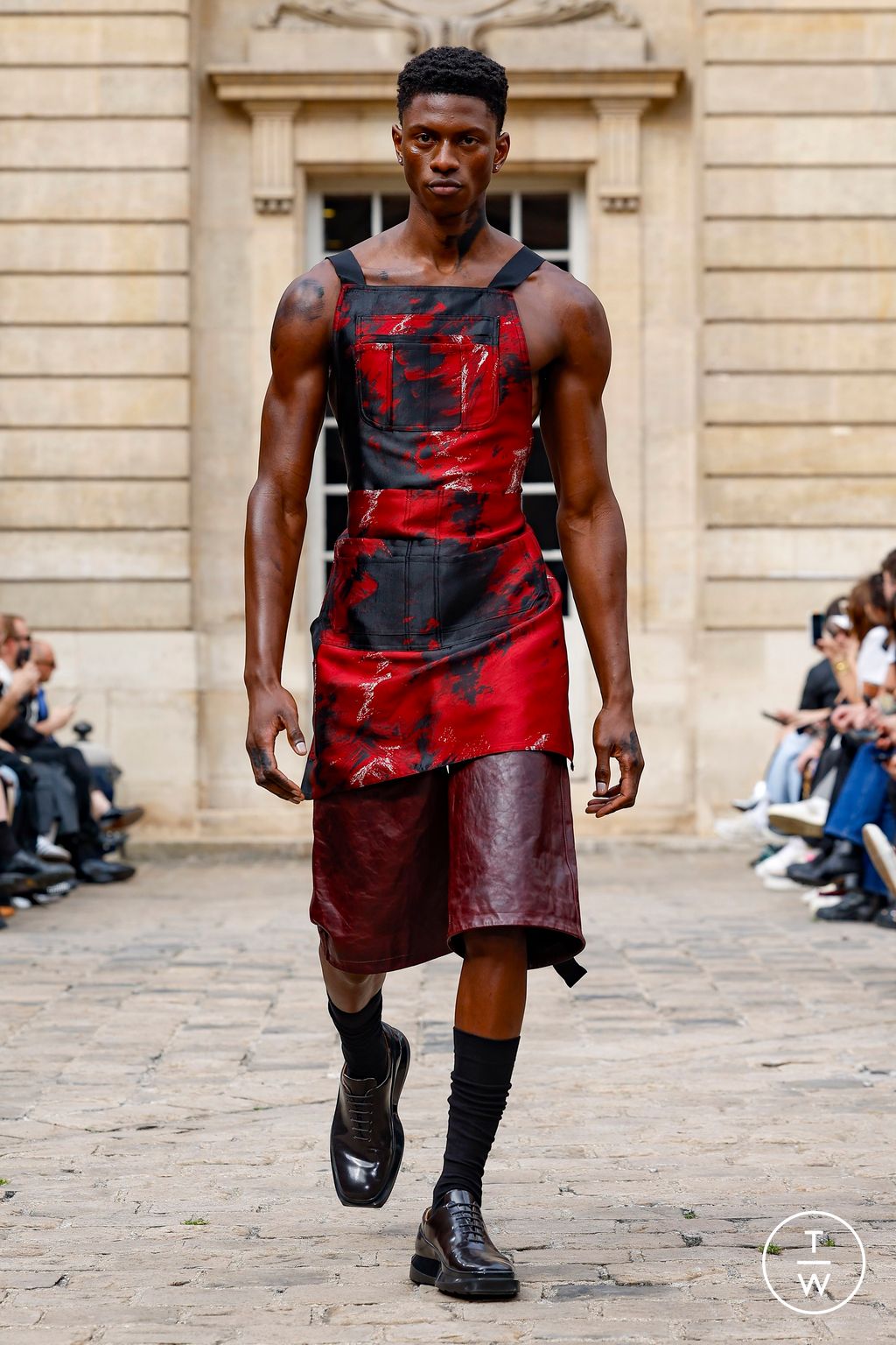 Fashion Week Paris Spring-Summer 2025 look 48 from the Louis Gabriel Nouchi collection 男装